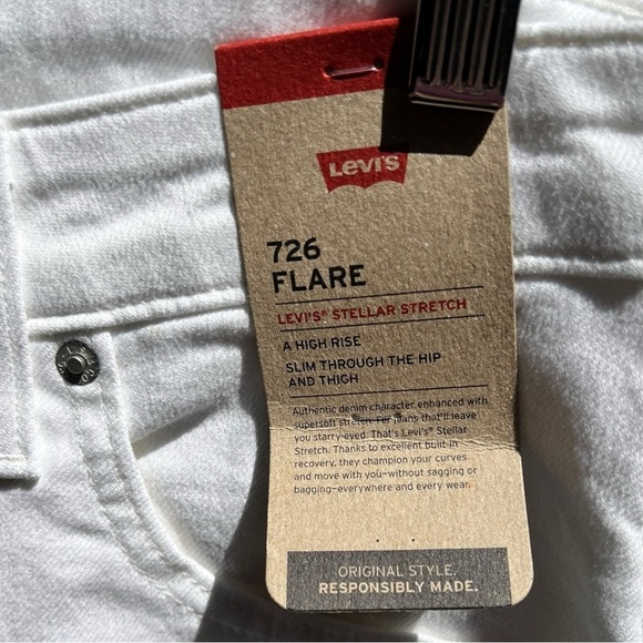 🌻NEW w.tags Levi's White 726 High Rise Flare Jeans Women's Size 30 - Picture 11 of 14